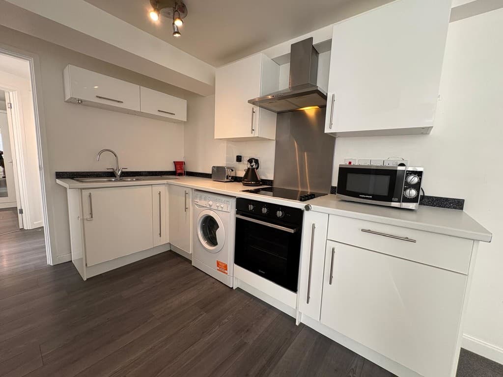 Gordon Road, Thatcham - Photo 1