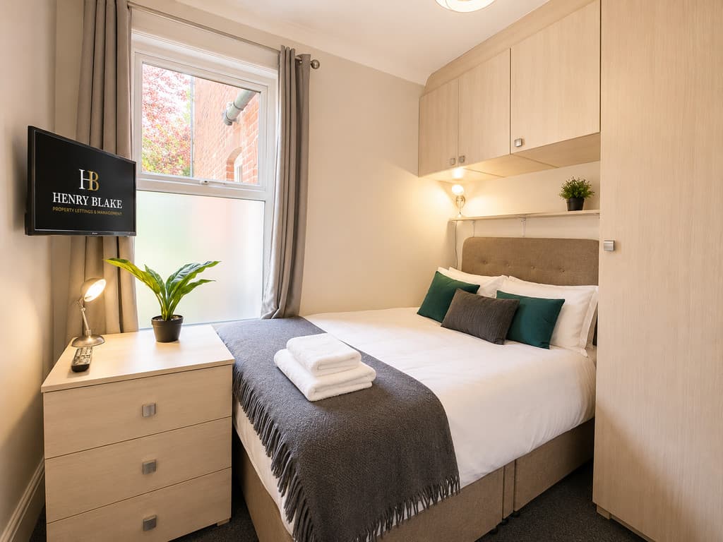 Waverley Road, Reading - Photo 1